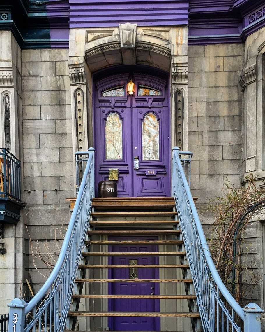 Фиолетовая дверь