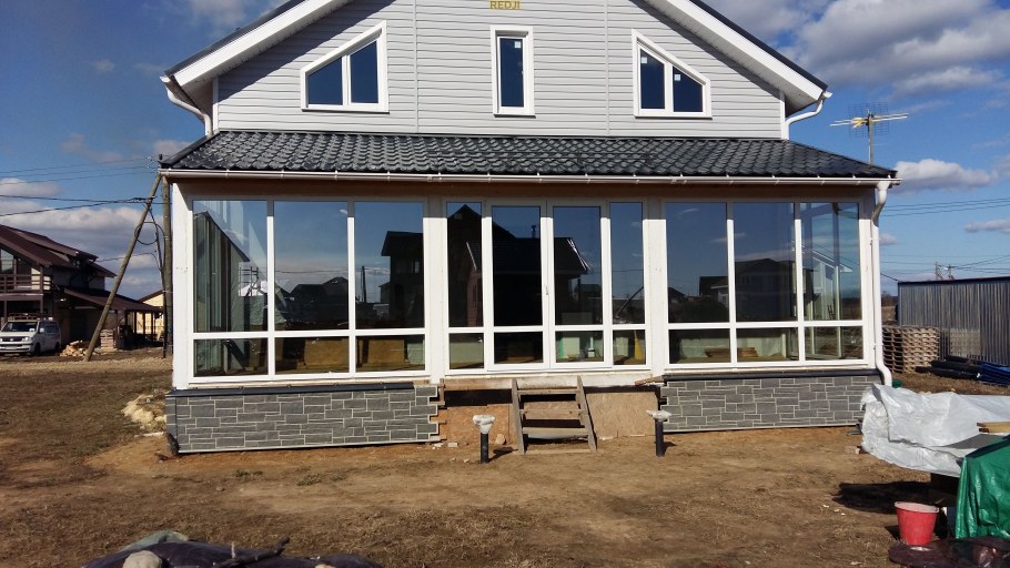 Остекление веранды Рехау