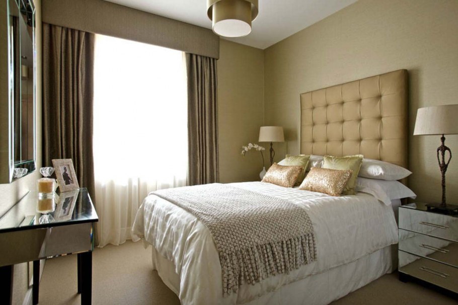 Уютная бежевая спальня