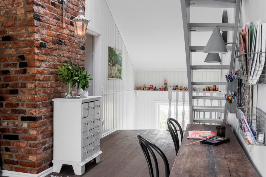 Цвет деревянных ступенек в интерьере