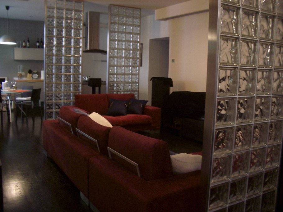 Вставки из стеклоблоков в стене