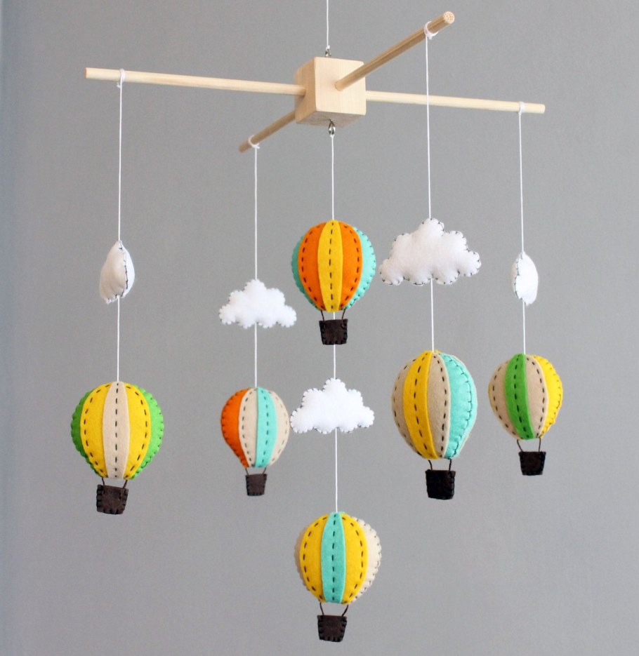Подвесные мобили в детском саду