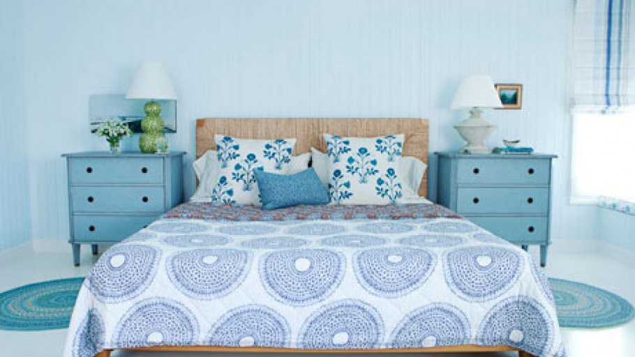 Спальня в небесно-голубом цвете