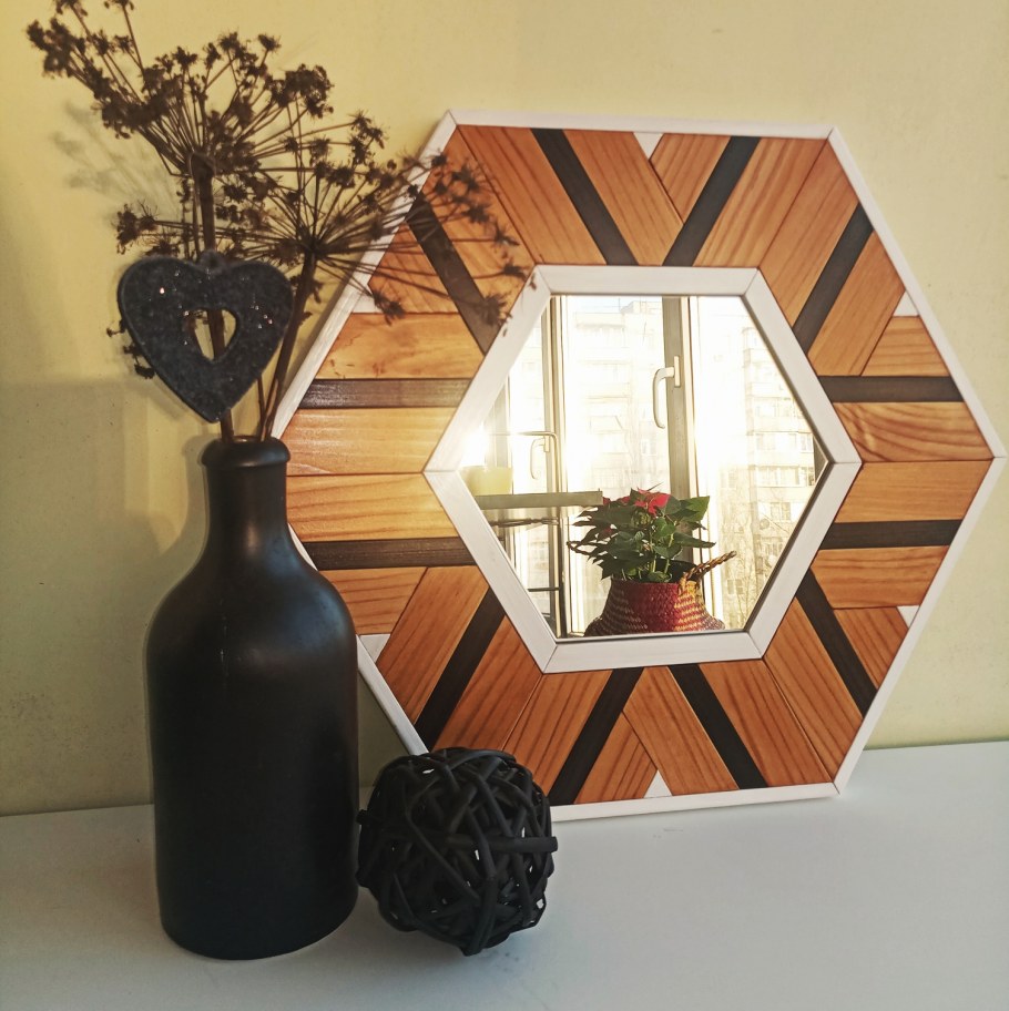 Зеркало "runden" шестиугольник