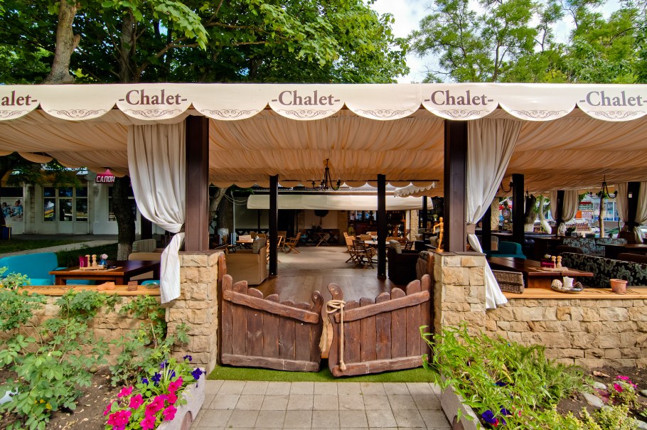 Банкетный зал Восток Хутор красный