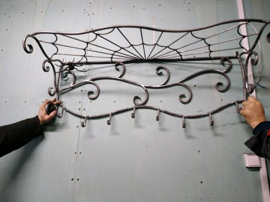 Кованые вешалки