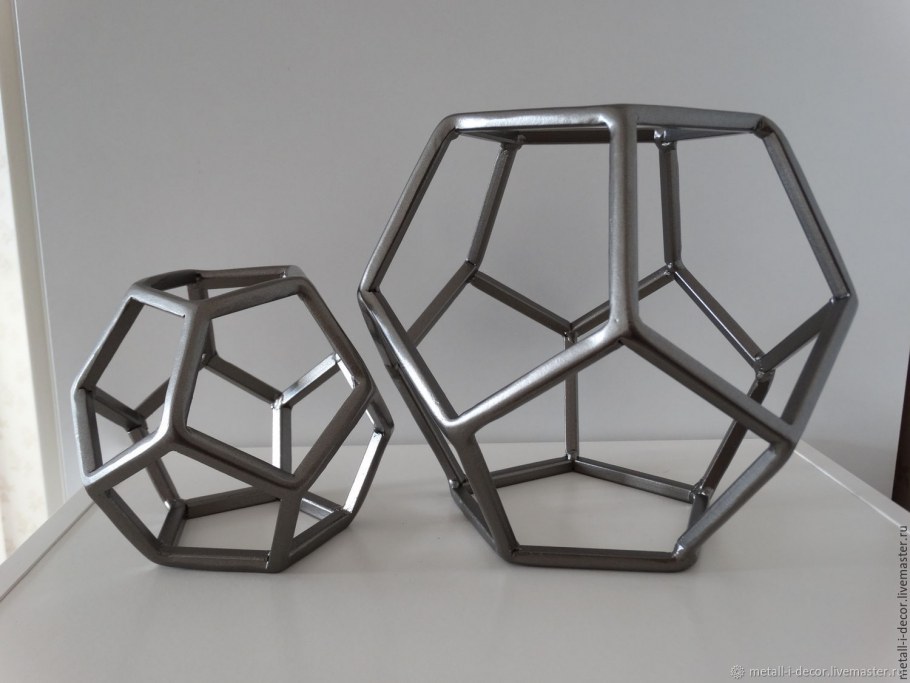 Металлический куб декор