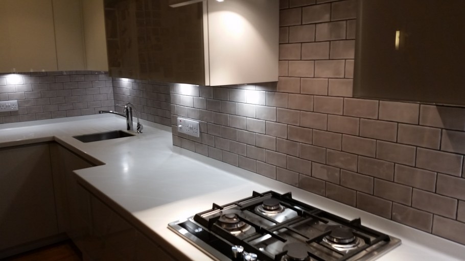 Фартук для кухни из декоративного кирпича