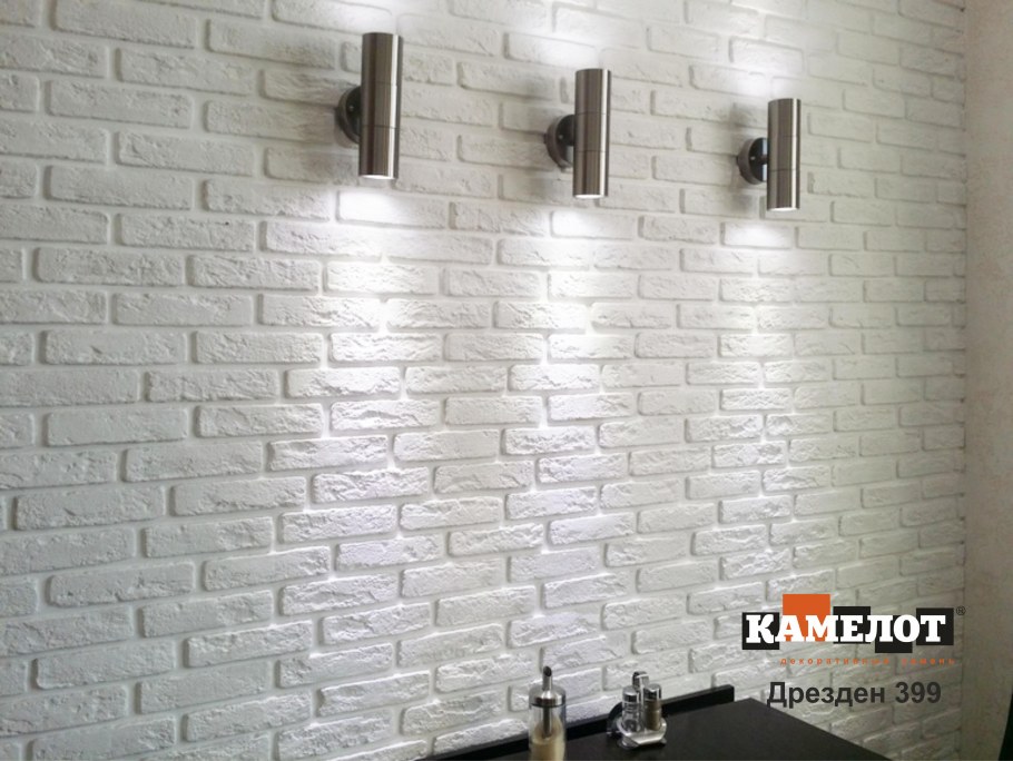 Стеклянный фартук для кухни кирпичики