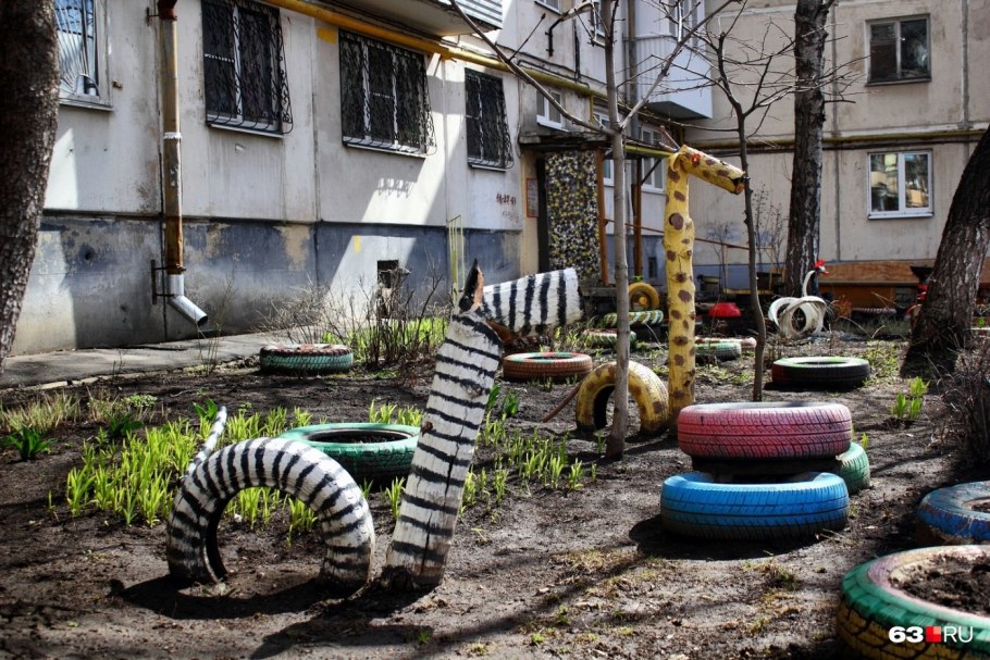 Покрышки во дворах