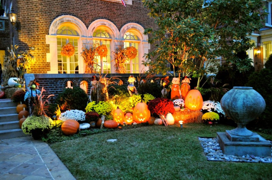 Декорации для двора