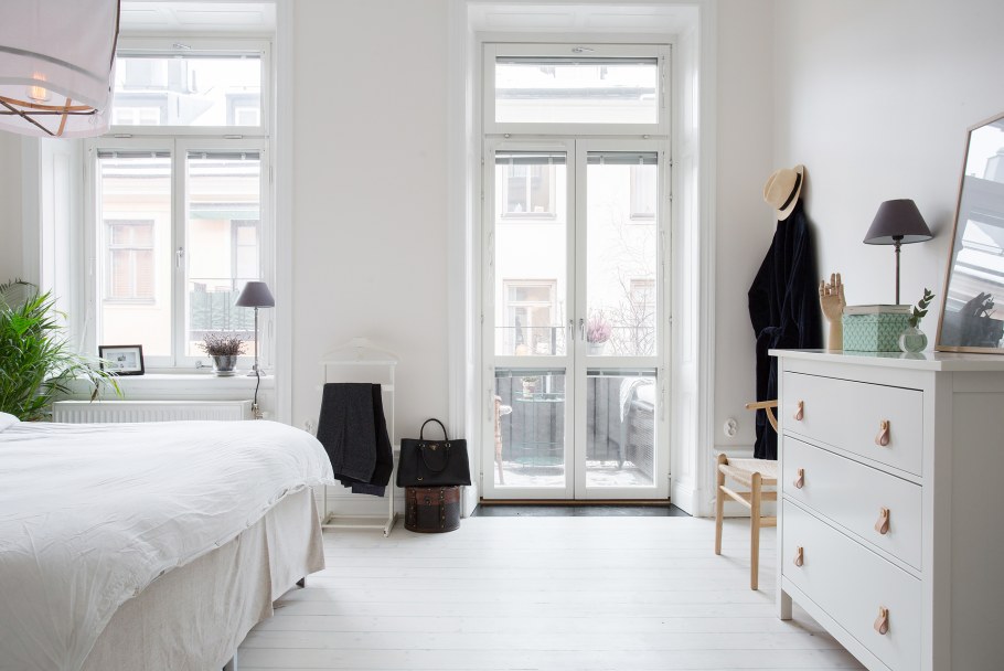 Светлая просторная сталинка квартира белые стены Минимализм