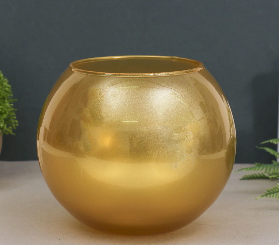 Цветочная композиция в стеклянной вазе