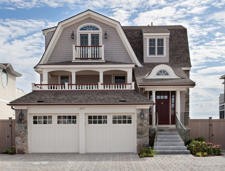 Дом бирюзового цвета