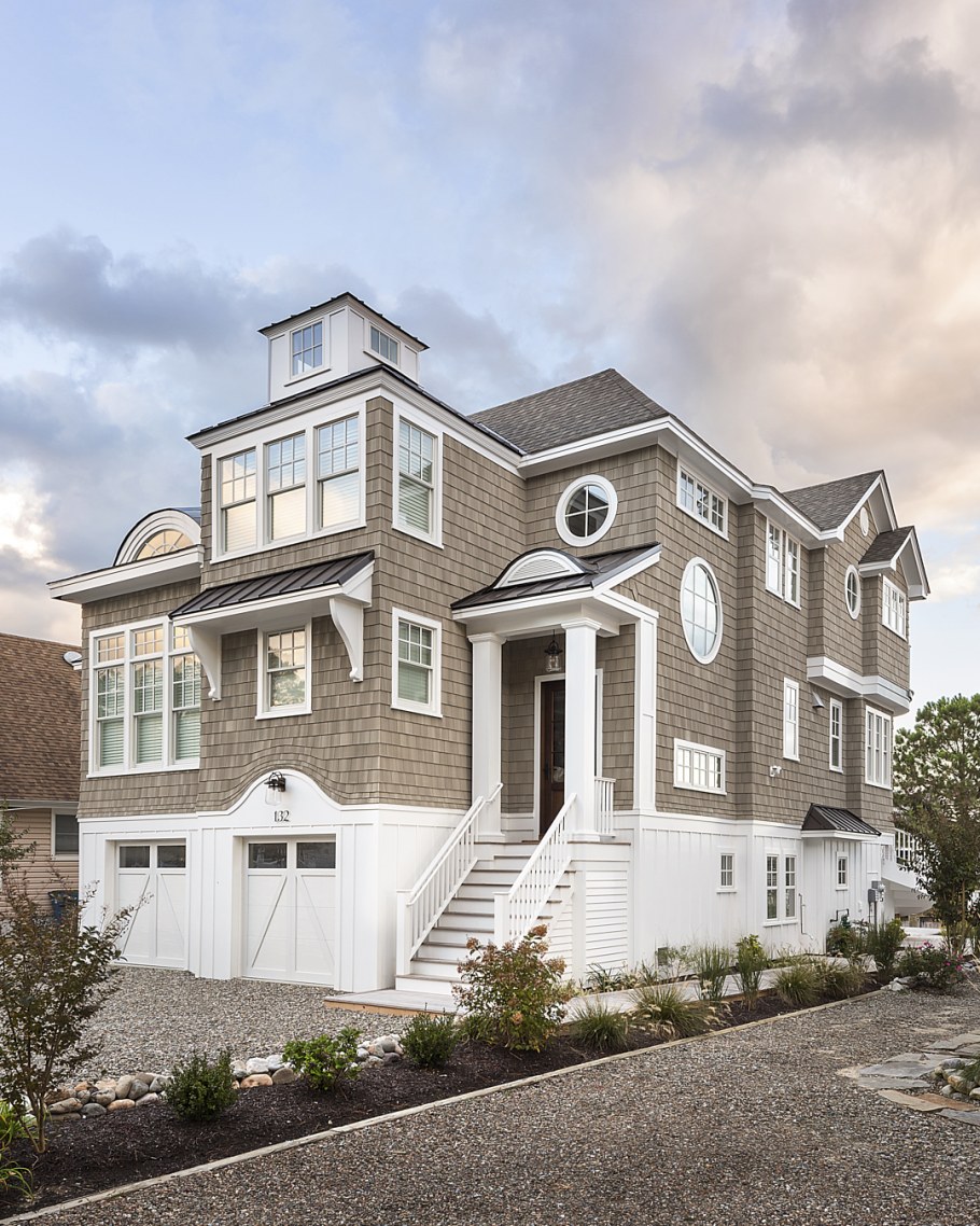 Серый фасад дома