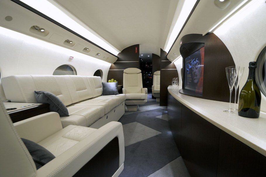 Джет внутри черный