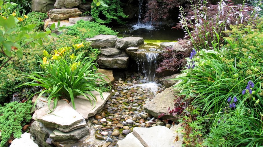 Альпийская горка с мини прудиком