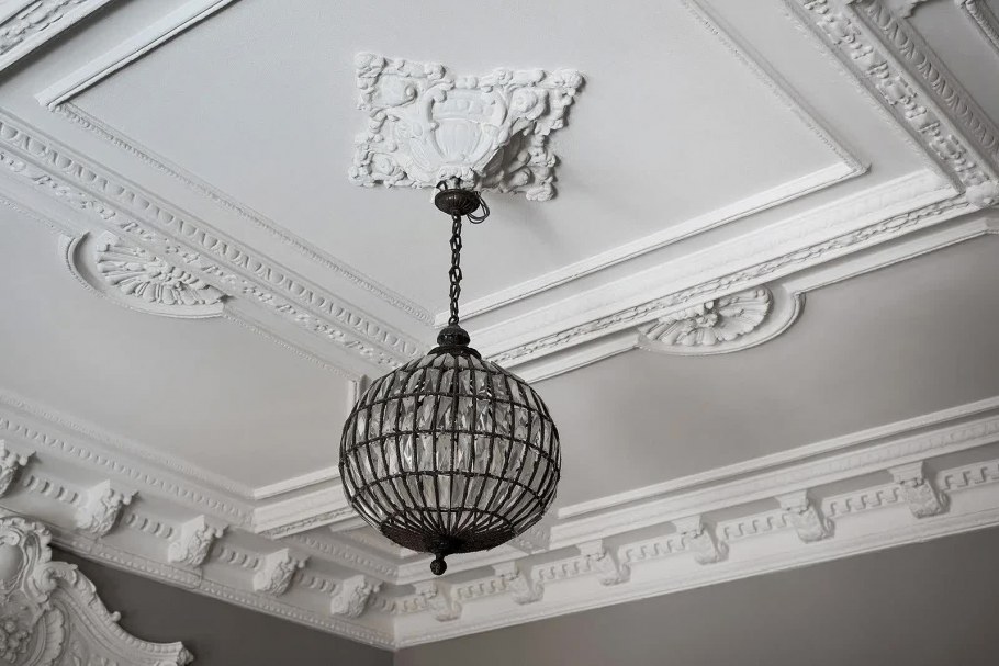 Люстра из перламутровых раковин