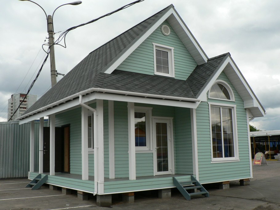 Крашеный каркасный дом