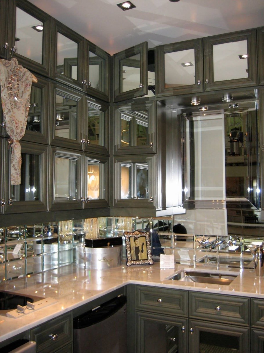 Зеркальная плитка на кухне