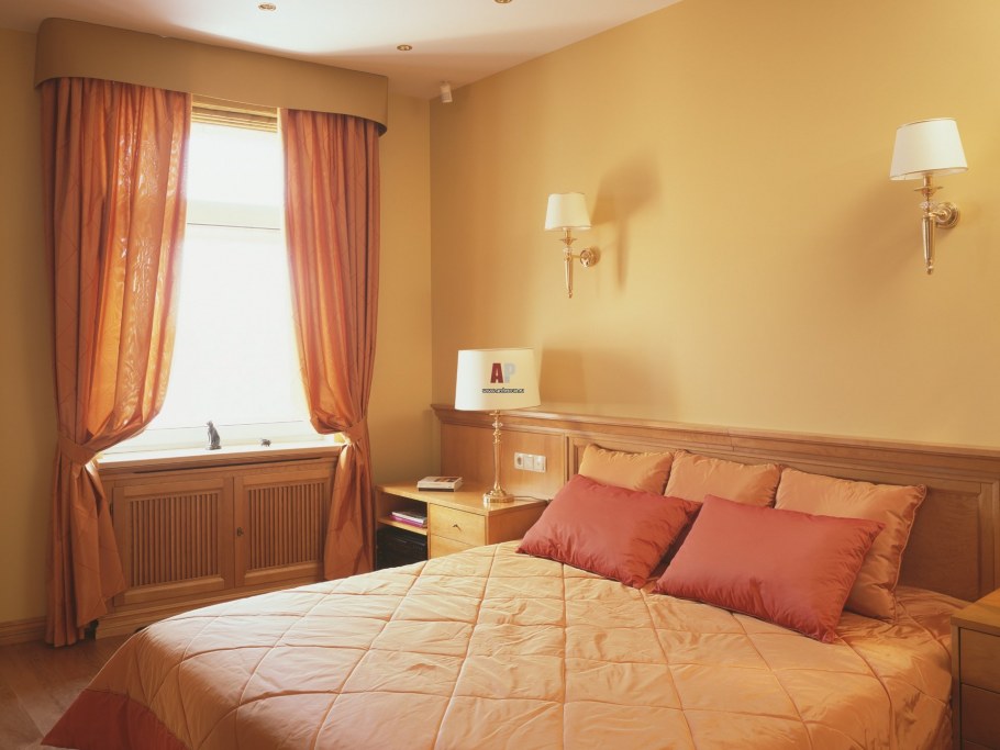 Розовый интерьер спальни