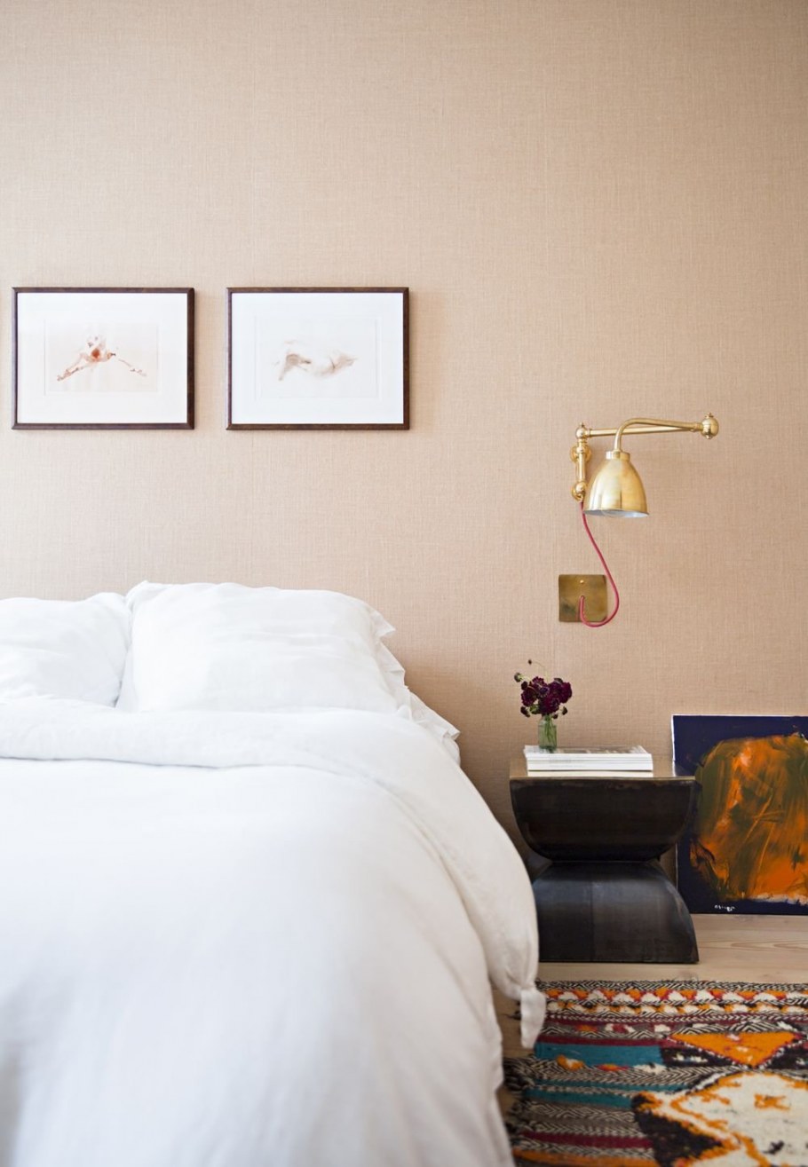 Коричнево оранжевая спальня