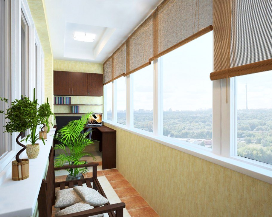 Красивый застекленный балкон