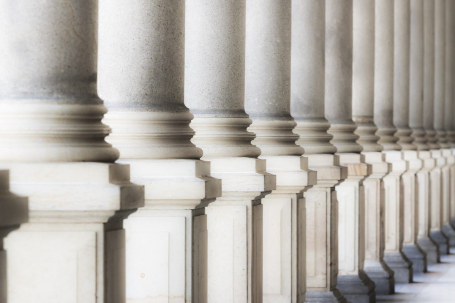 Классическая колонна