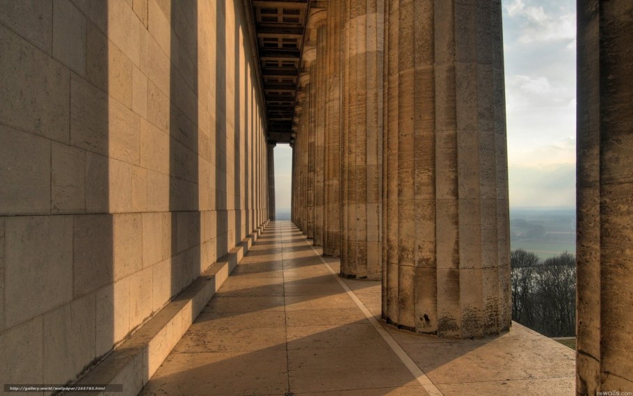 Фреска с колоннами