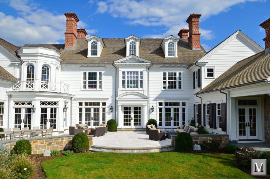 Белый дом в английском стиле