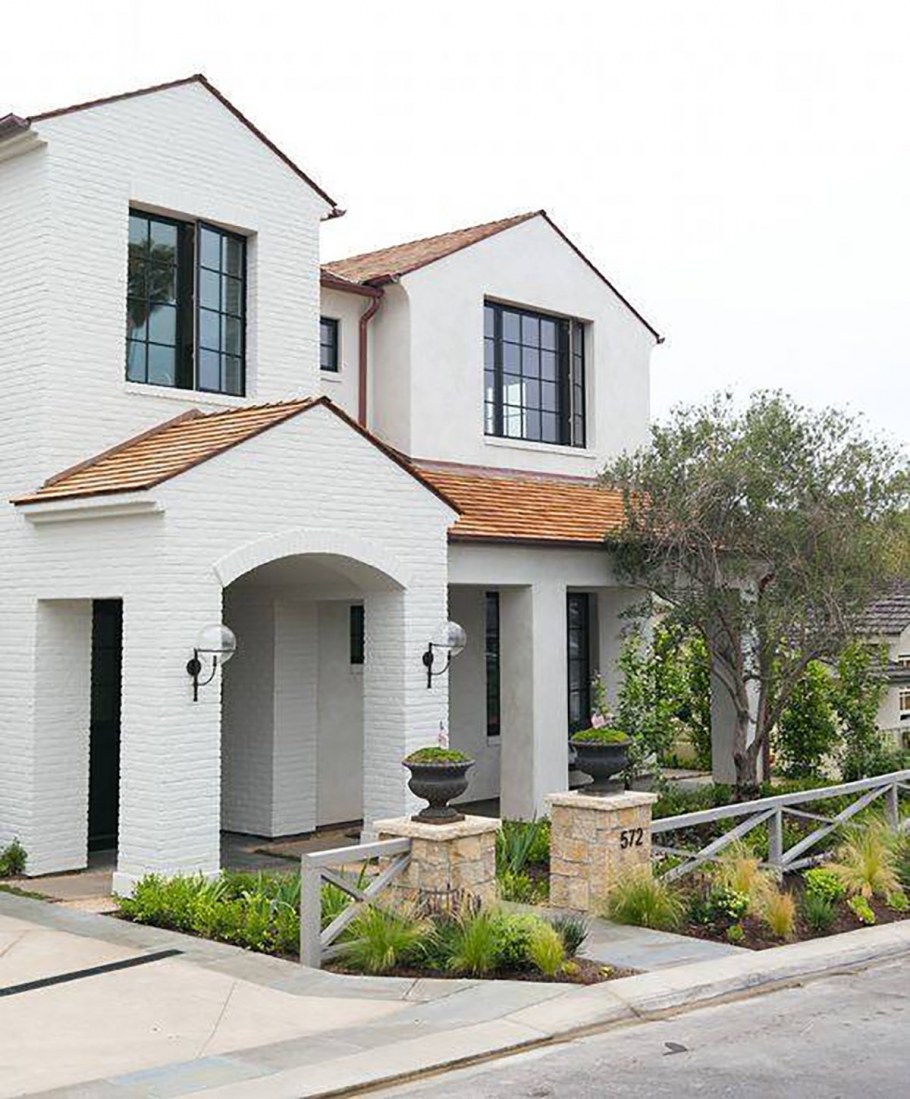 Светлые фасады домов