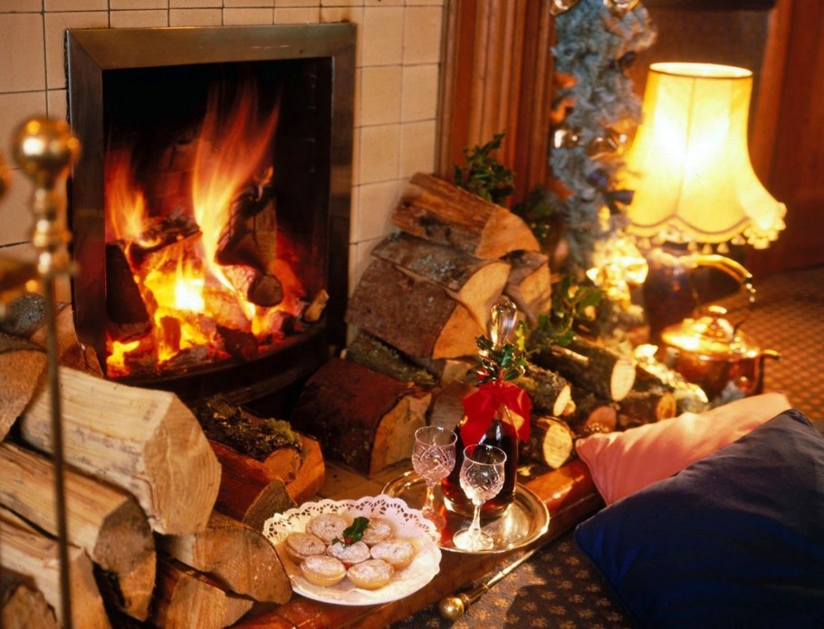 Романтический ужин у камина