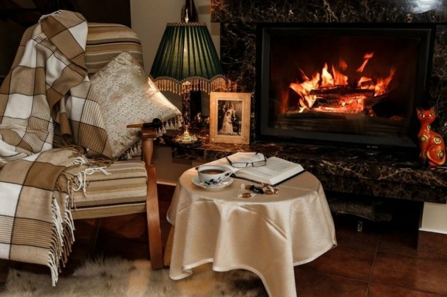 Ужин у камина