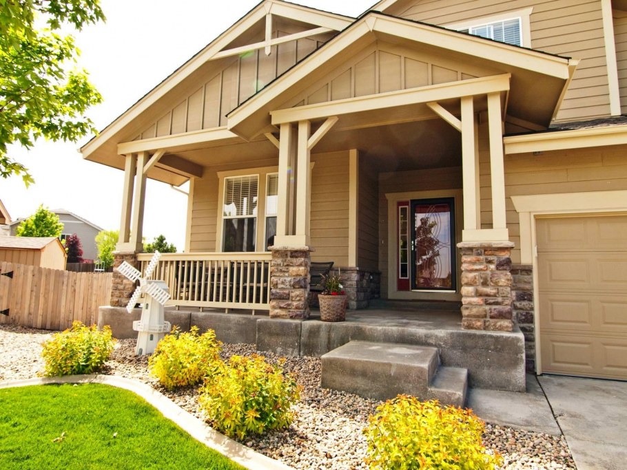 Крыльцо в загородном доме