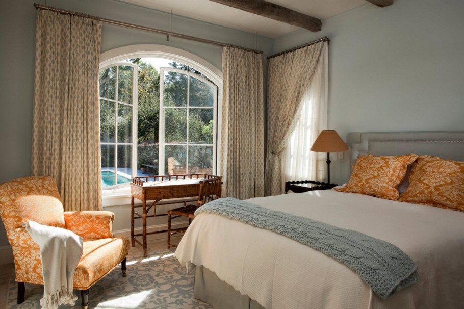 Занавески на окна в спальню