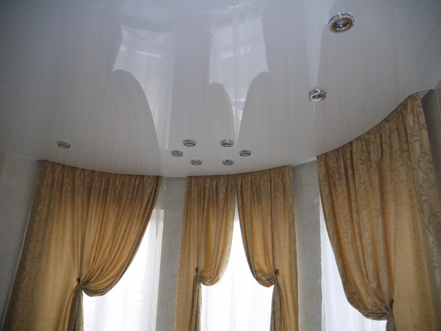 Потолочный карниз для натяжных потолков