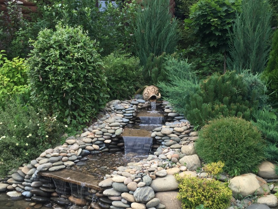 Альпийская горка с водой