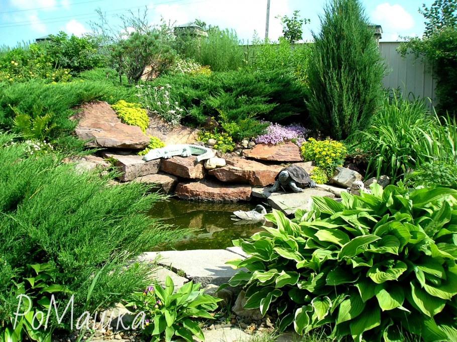 Пруд с альпинарием