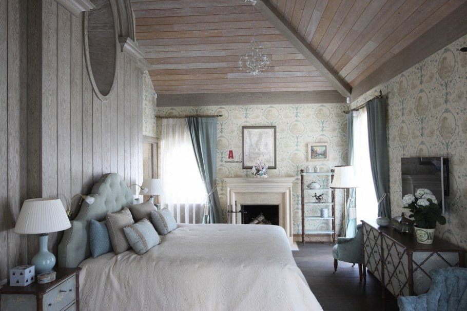 Спальня Прованс в деревянном доме