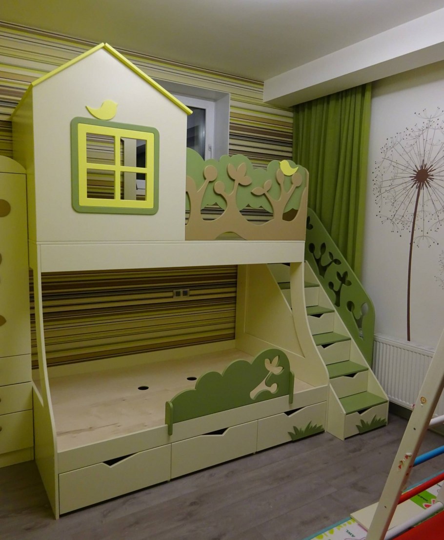 Детские кровати с домиком наверху