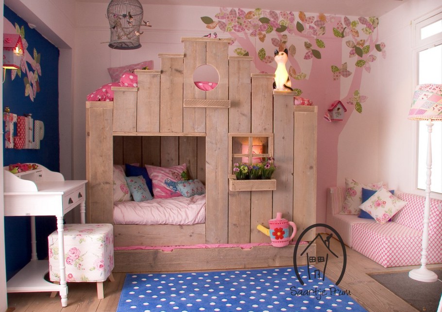 Домик в комнату для девочки