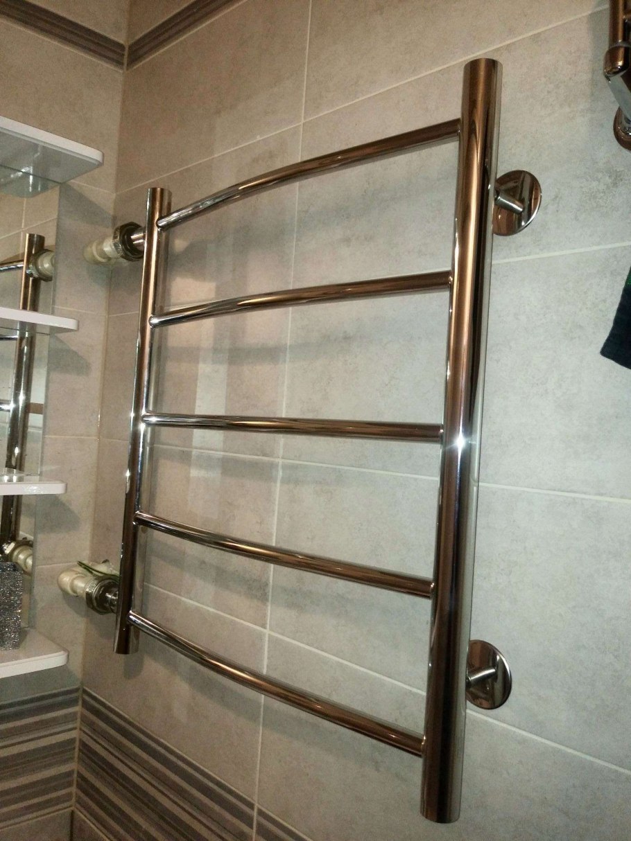 Полотенцесушитель над унитазом