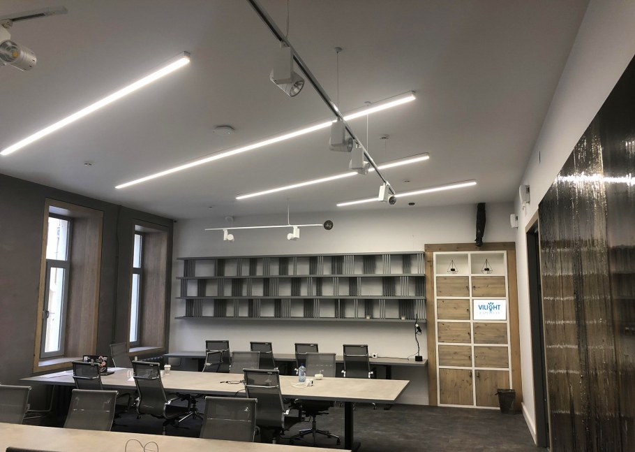 Евровуд плинтус PN 120 led