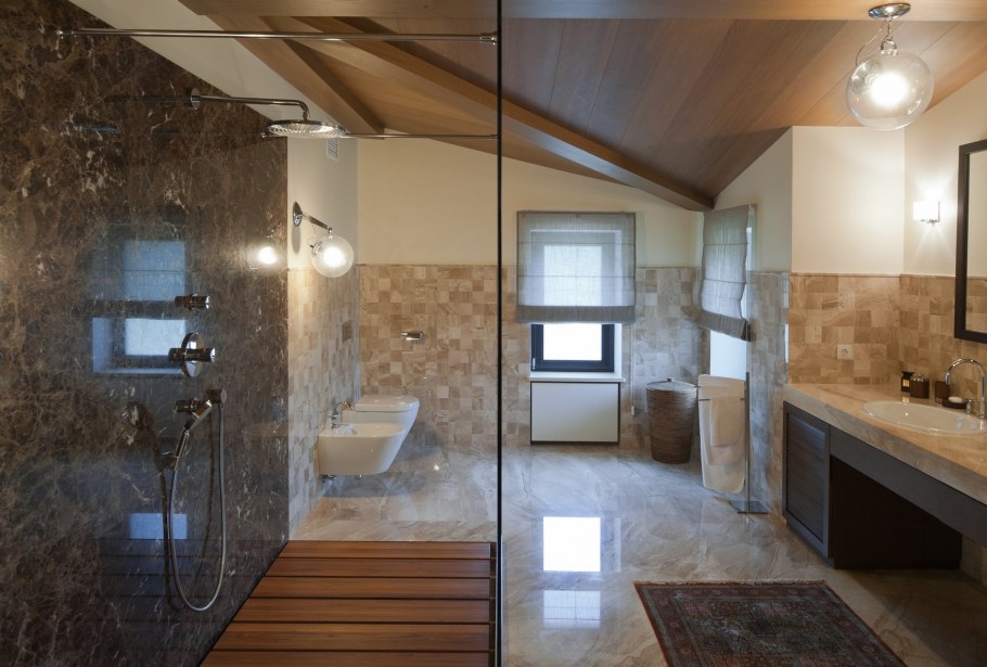 Ванная комната с душевой белая плитка с деревом