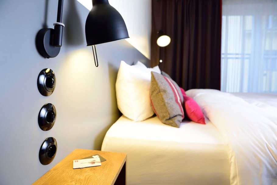 Светильники Пентахотел