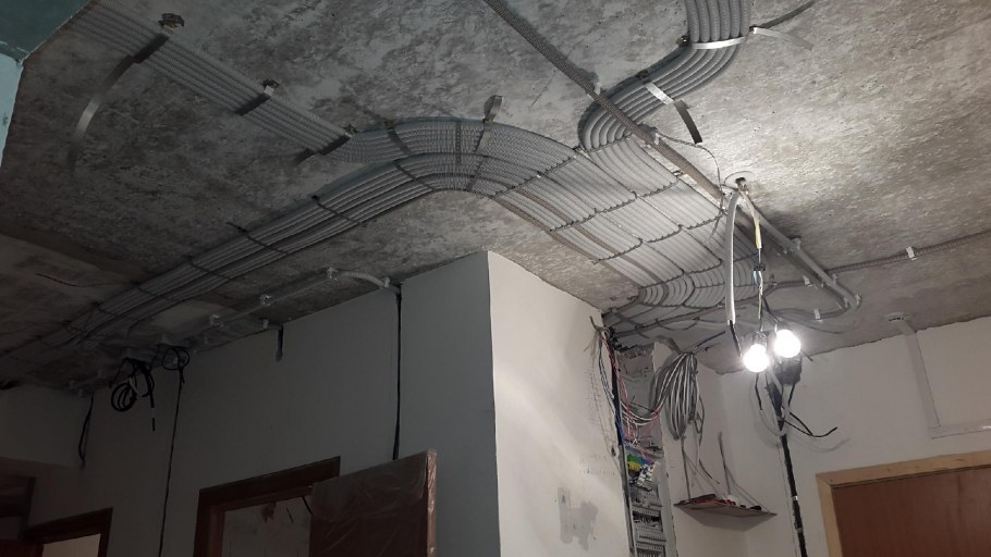 Электрика на потолке