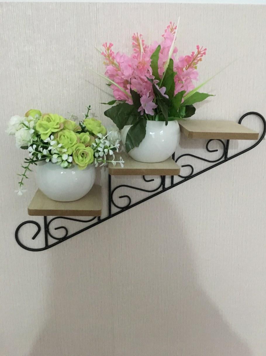 Настенные полочки для цветов