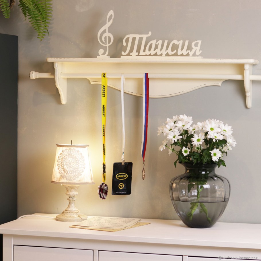 Цветочный уголок в комнате