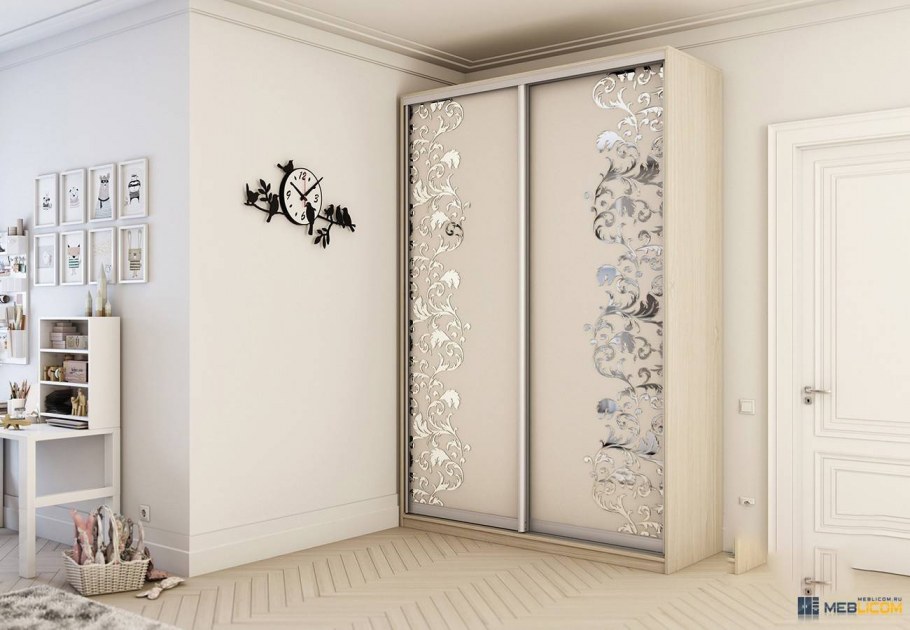 Шкаф-купе с пескоструем на зеркале