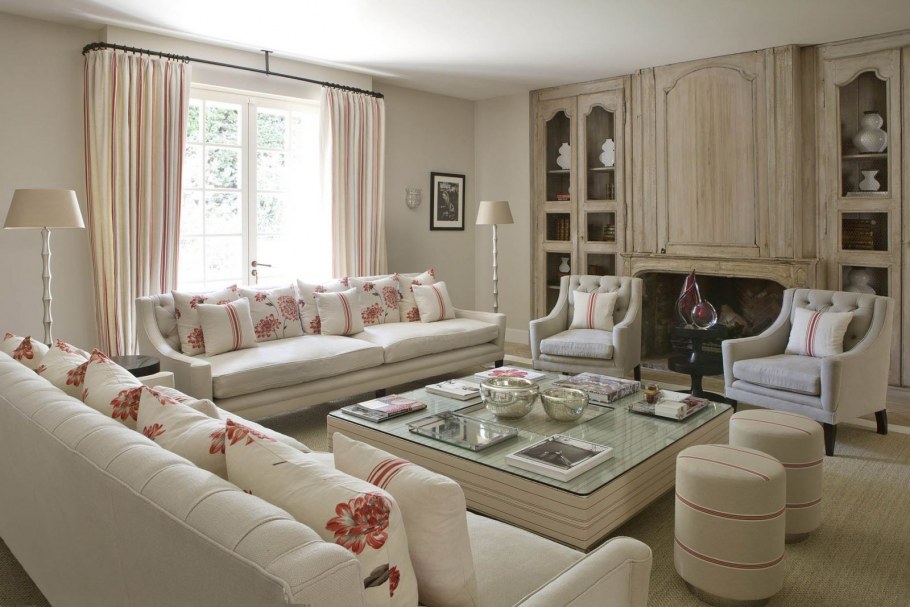 Интерьер длинной гостиной